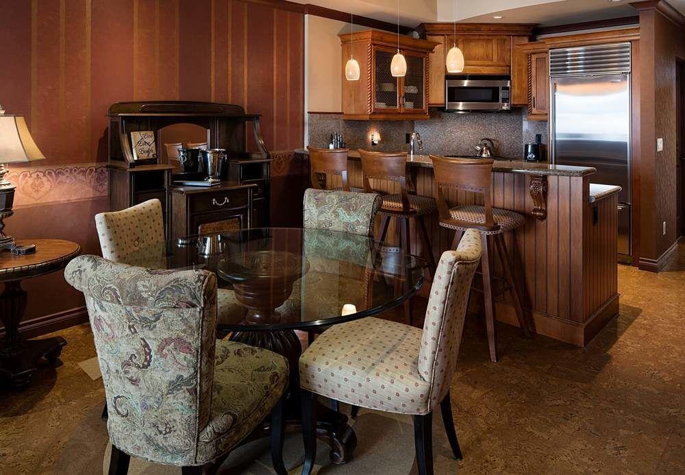 The Royal Kelowna - Bellstar Hotels & Resorts Eksteriør billede
