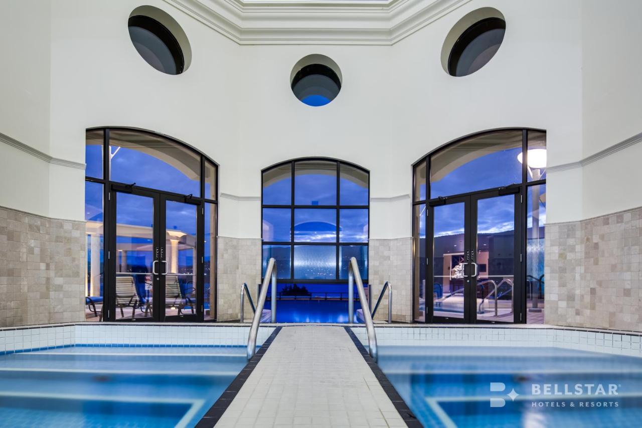 The Royal Kelowna - Bellstar Hotels & Resorts Eksteriør billede