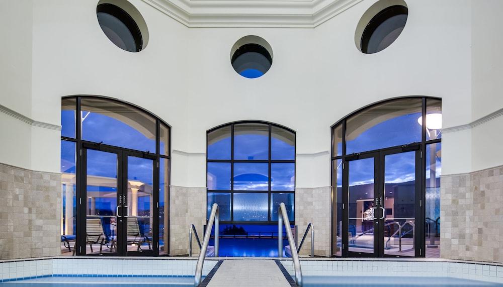 The Royal Kelowna - Bellstar Hotels & Resorts Eksteriør billede