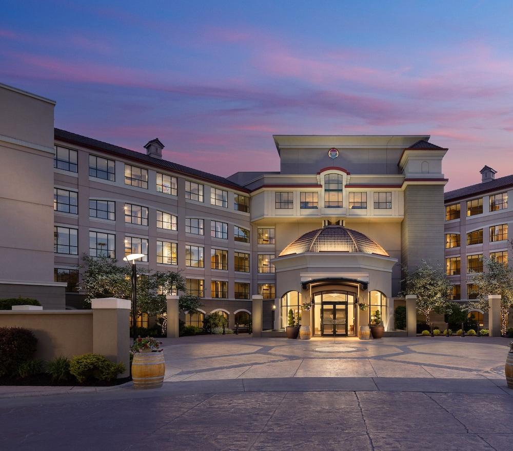 The Royal Kelowna - Bellstar Hotels & Resorts Eksteriør billede